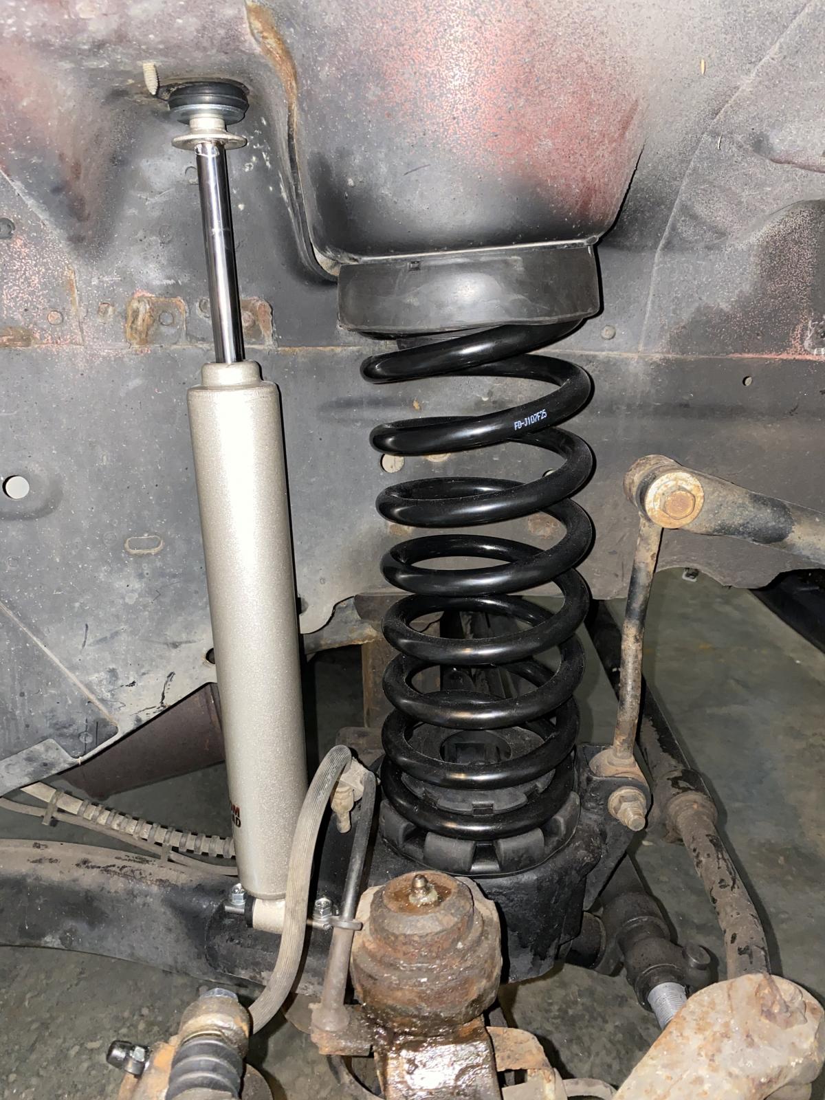 Freedom Off-Road 2.5 Inch Front / 2.0 Inch Rear Lift Springs w/ Shocks 99-04 Grand Cherokee