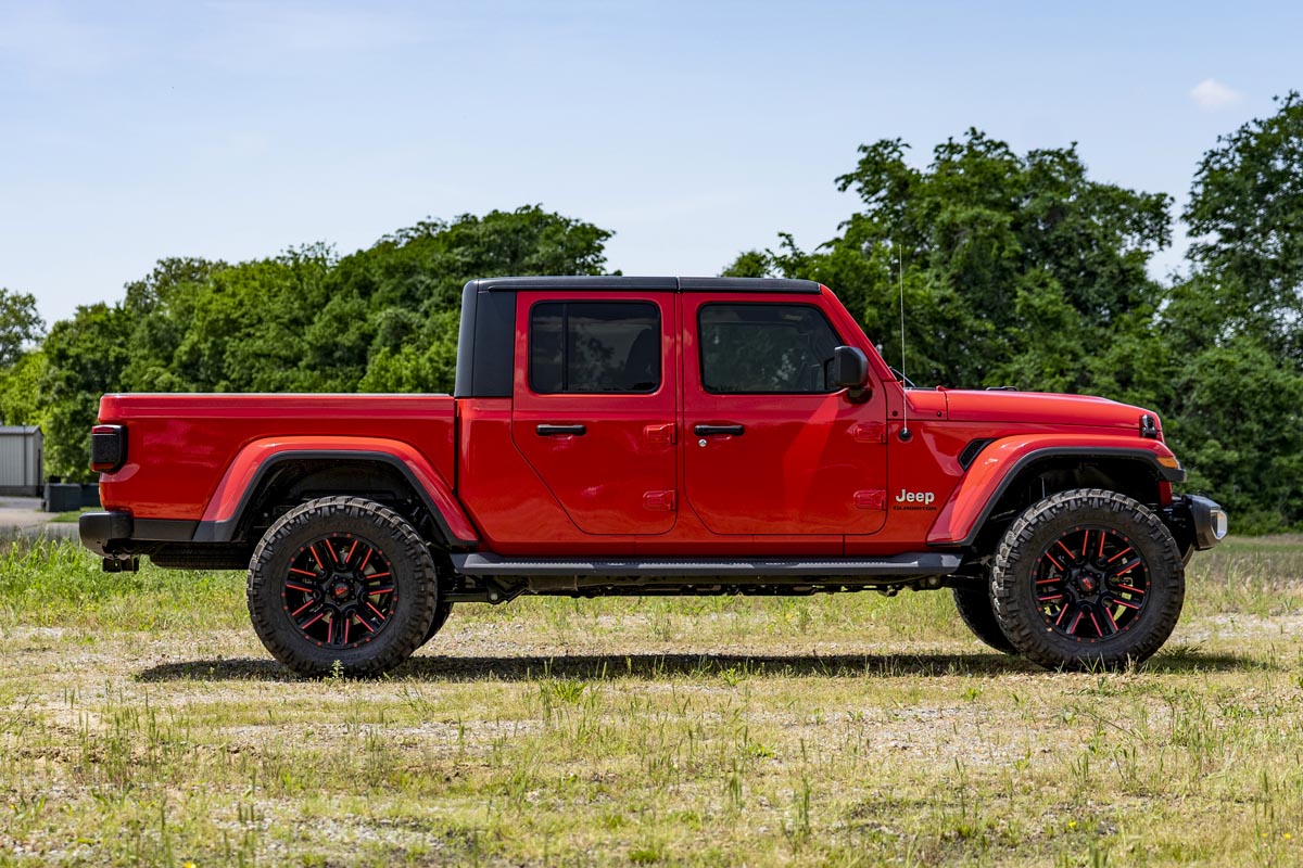 20-23 Jeep Gladiator JT 4WD 2.5 Inch Leveling Kit | Spacers - Rough Country