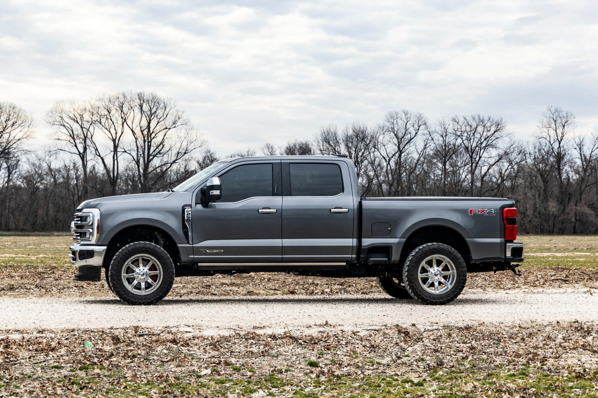 17-26 Ford F-250/F-350 Super Duty 2 Inch Leveling Kit | Track Bar Bracket - Rough Country