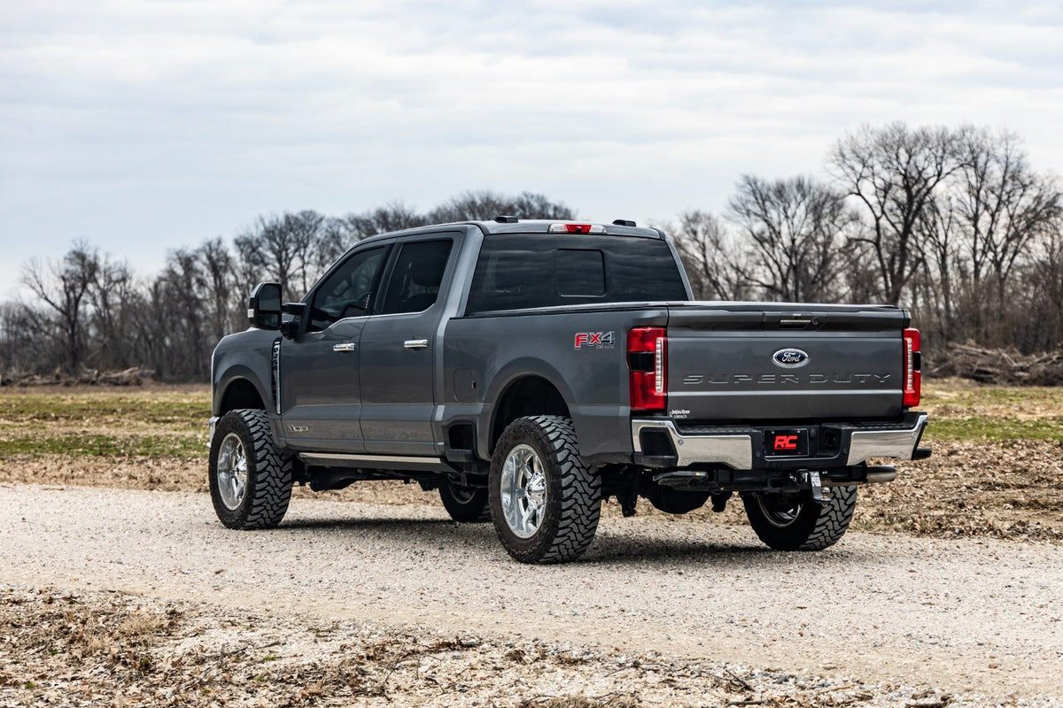 17-26 Ford F-250/F-350 Super Duty 2 Inch Leveling Kit | Track Bar Bracket - Rough Country