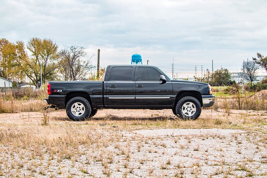 99-06 Chevy Silverado & GMC Sierra 1500 4WD 1.5-2 Inch Lift Kit - Rough Country
