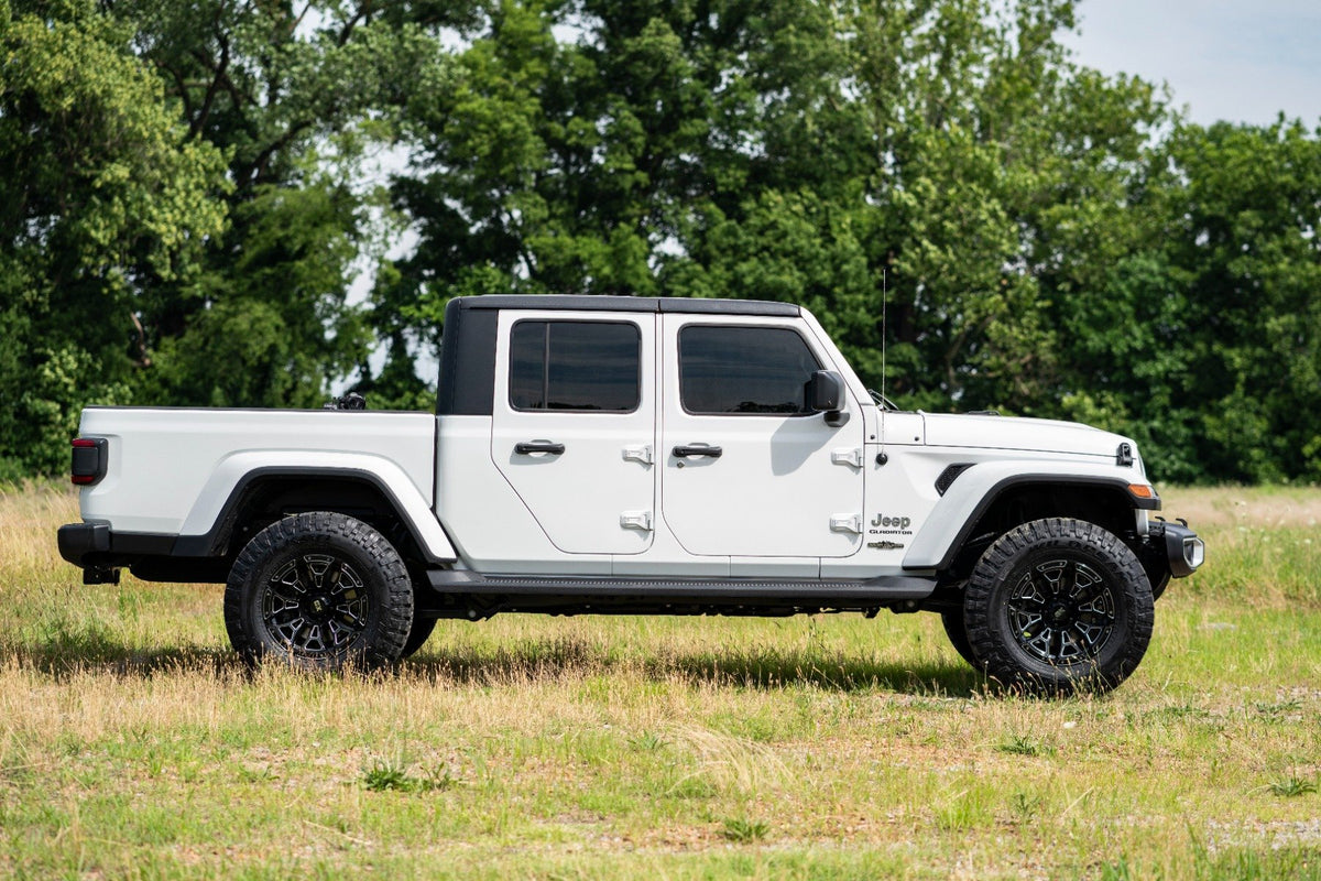 24-25 Jeep Gladiator JT 4WD 2.5 Inch Leveling Kit | Spacers - Rough Country