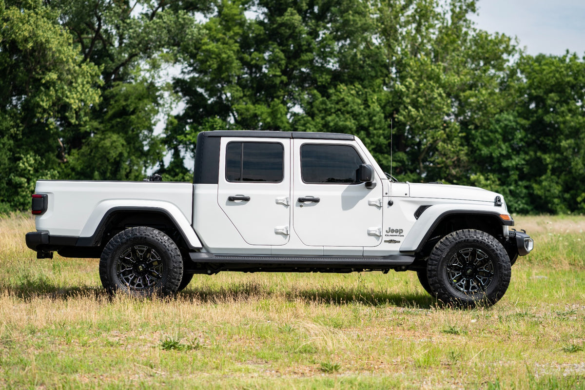 24-25 Jeep Gladiator JT 4WD 2.5 Inch Leveling Kit | Spacers - Rough Country