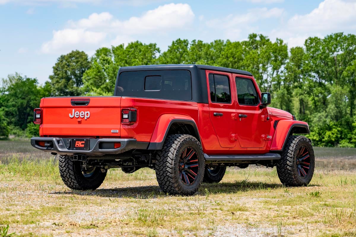 20-23 Jeep Gladiator JT 4WD 2.5 Inch Leveling Kit | Spacers - Rough Country