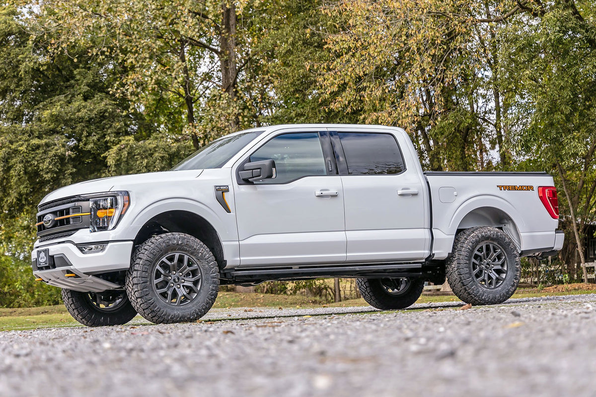 21-25 Ford F-150 Tremor 4WD 2.5 Inch Lift Kit - Rough Country