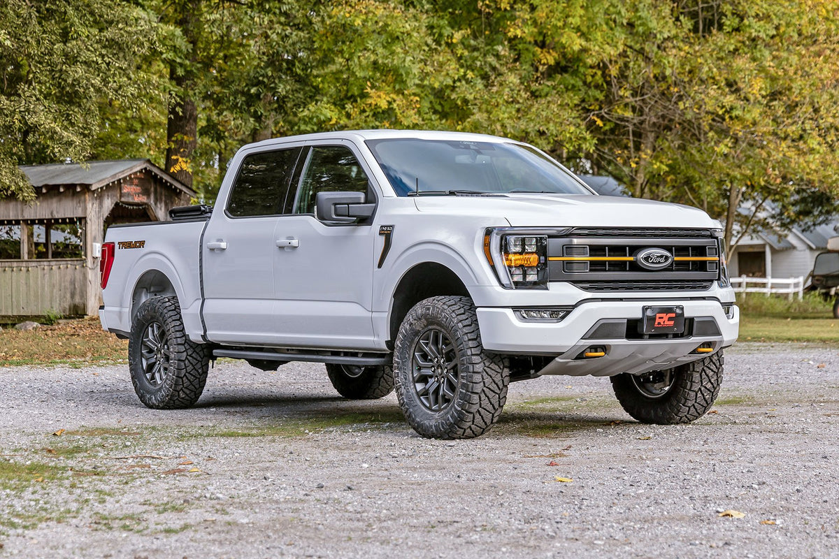 21-25 Ford F-150 Tremor 4WD 2.5 Inch Lift Kit - Rough Country