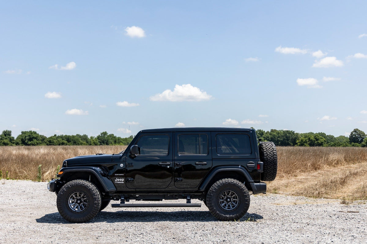 24-26 Jeep Wrangler Unlimited 4WD 2.5 Inch Lift Kit | Coils - Rough Country