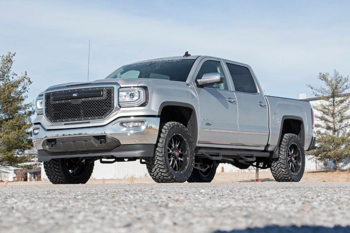 14-18 & Classic Chevy/GMC 1500 3.5 Inch Lift Kit | Alum/Stamp Steel LCA - Rough Country